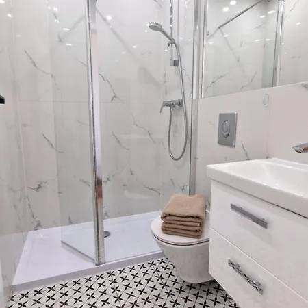 Flou Przystan Letnica 79, Parking & 700m Plaza